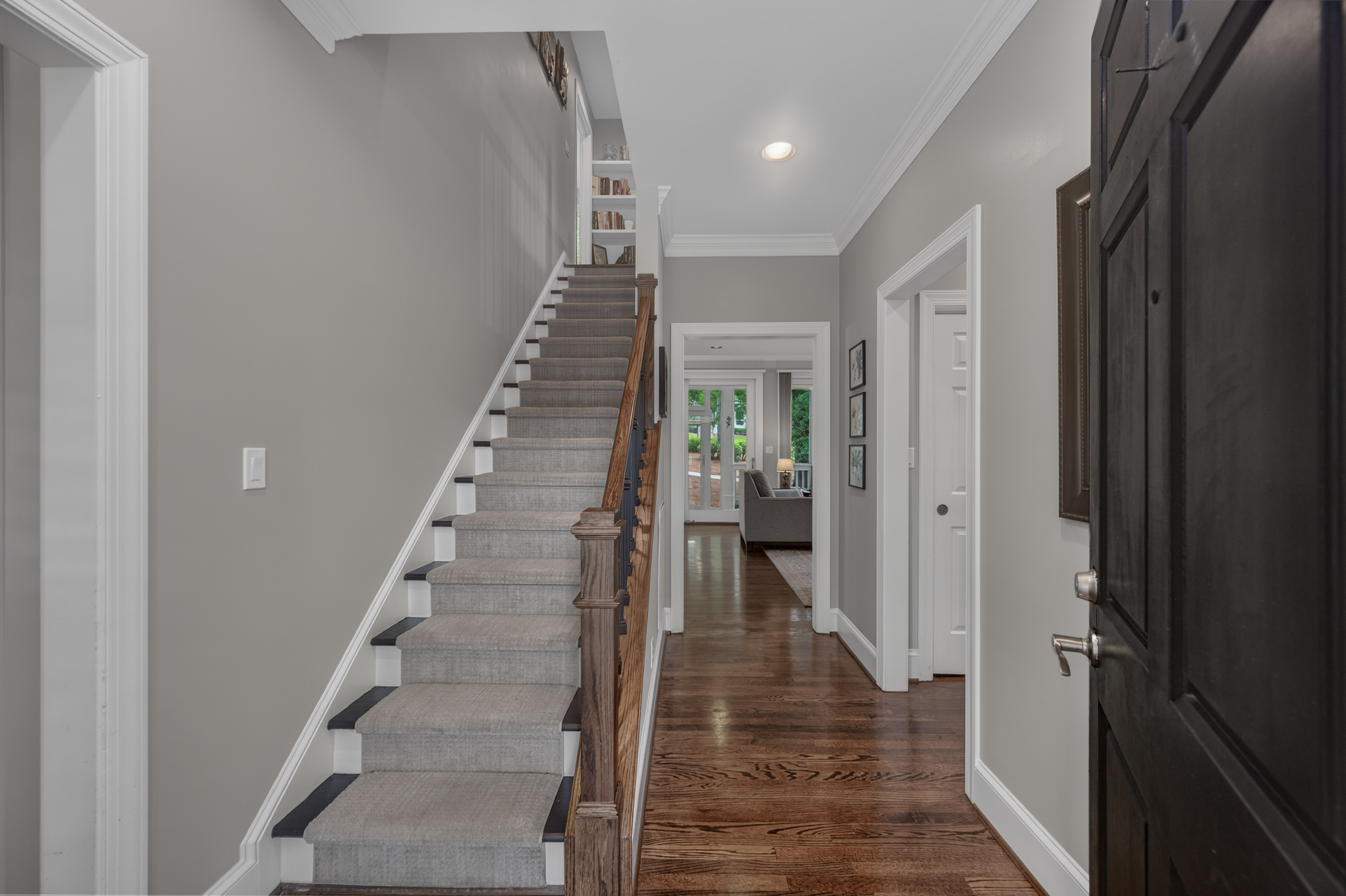 1040 Village Loop image 4